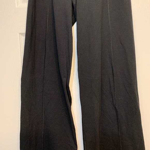 Women’s Lululemon Wide Leg Yoga Pant - Size 4 - Picture 3 of 5